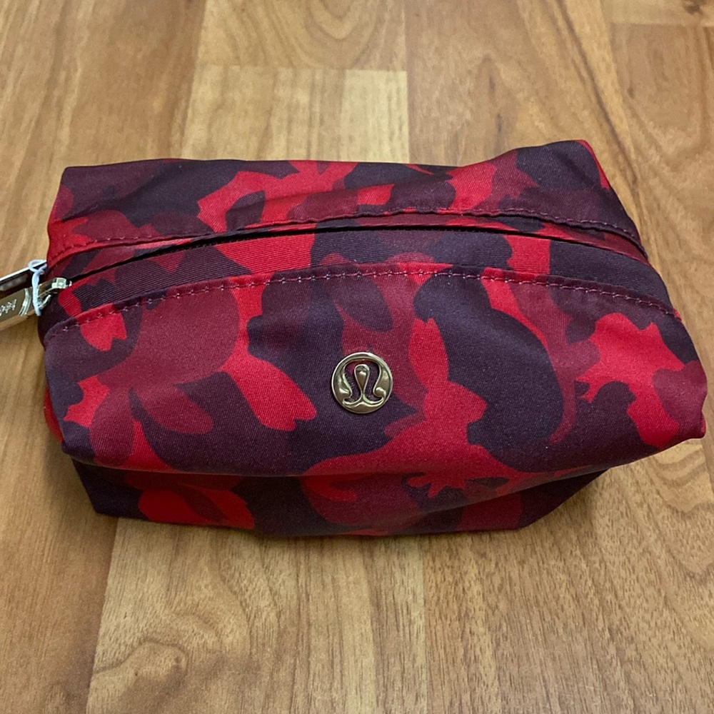 ❤️ Lululemon Feeling Ready Pouch *Mini Lunar New Year Exclusive Rabbit Camo NWT